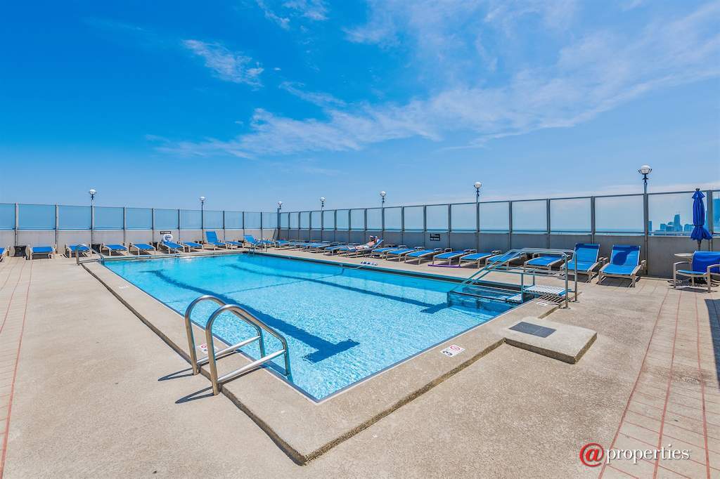 2626 N Lakeview Avenue #1301 Chicago, Illinois 60614 - Pool
