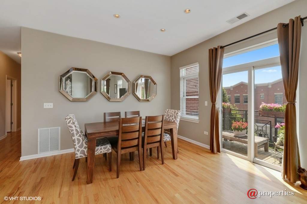 758 W 14th Place #3B Chicago, Illinois 60607 - Dining Room