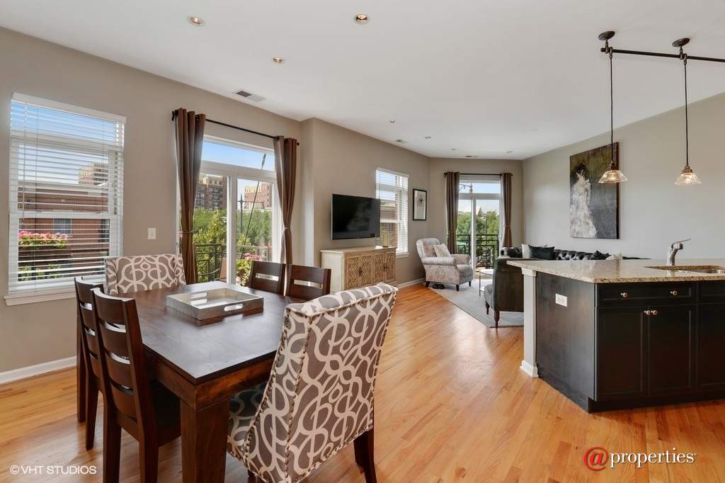 758 W 14th Place #3B Chicago, Illinois 60607 - Great Room