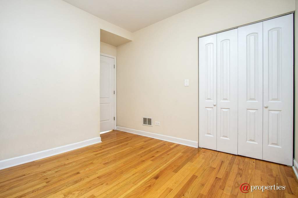 3005 N Clifton Avenue #201 Chicago, Illinois 60657 - Master Bedroom