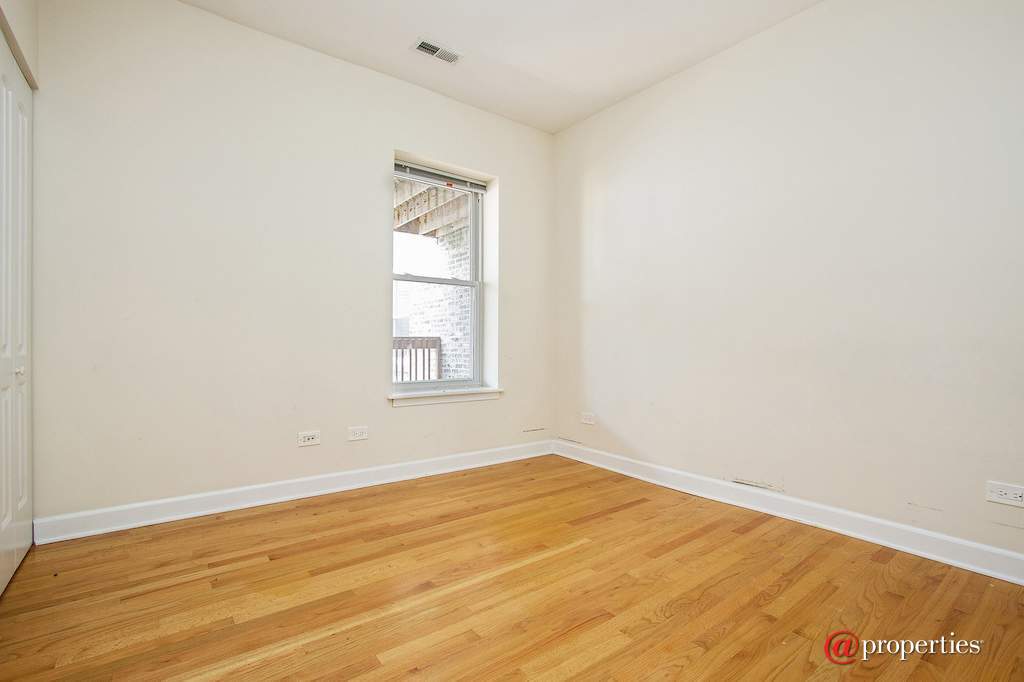 3005 N Clifton Avenue #201 Chicago, Illinois 60657 - Master Bedroom