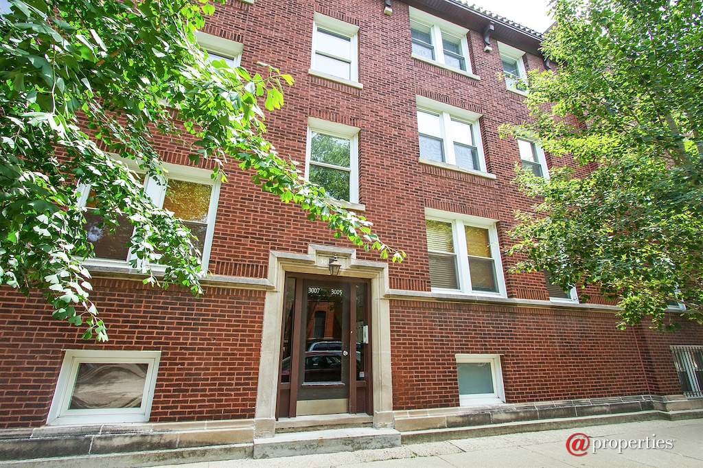 3005 N Clifton Avenue #201 Chicago, Illinois 60657 - Front View