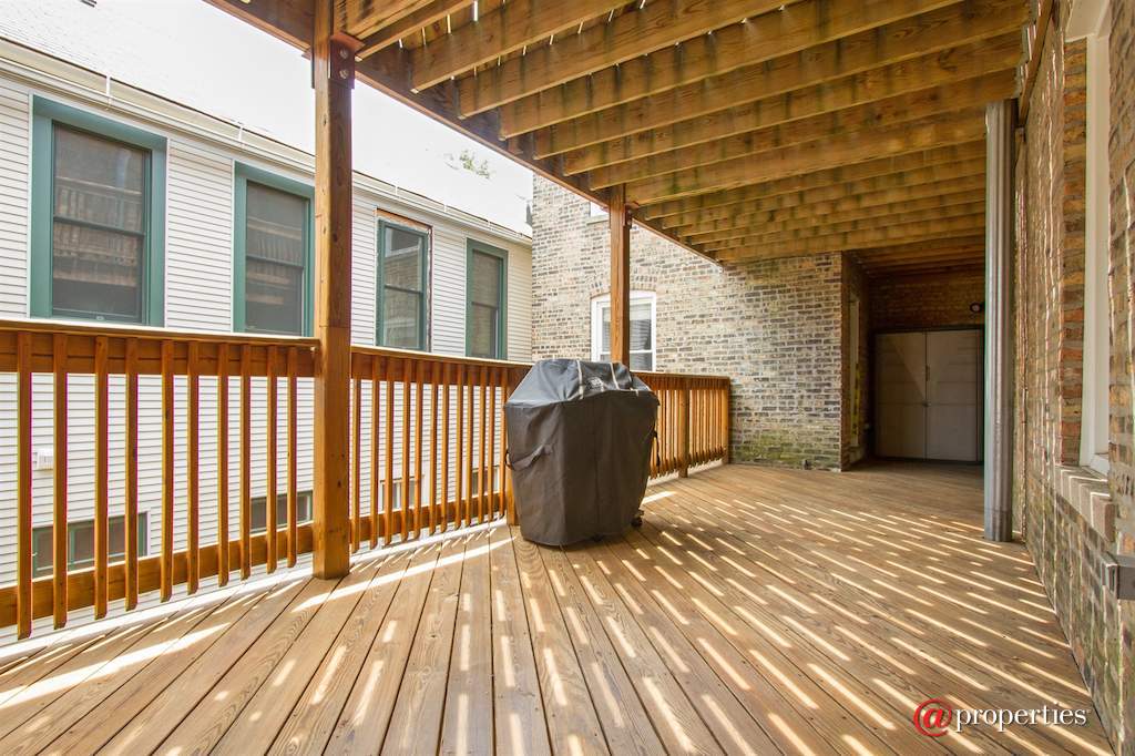 3005 N Clifton Avenue #201 Chicago, Illinois 60657 - Porch