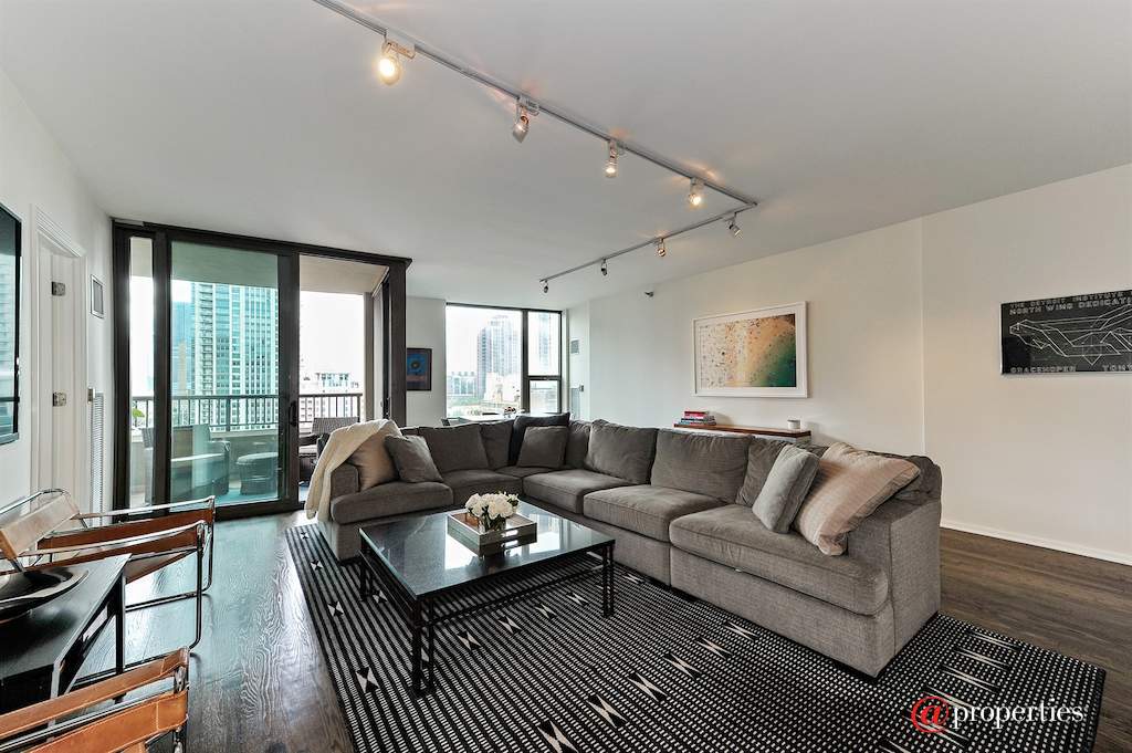501 N Clinton Street #804 Chicago, Illinois 60654 - Living Room