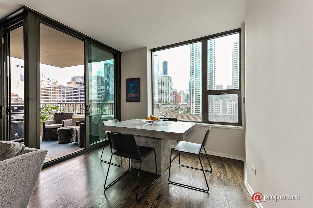 501 N Clinton Street #804 Chicago, Illinois 60654 - Dining Room