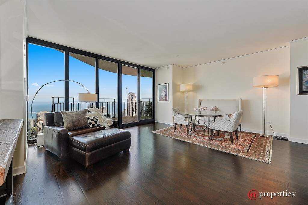 225 N Columbus Drive #6803 Chicago, Illinois 60601 - Living Room