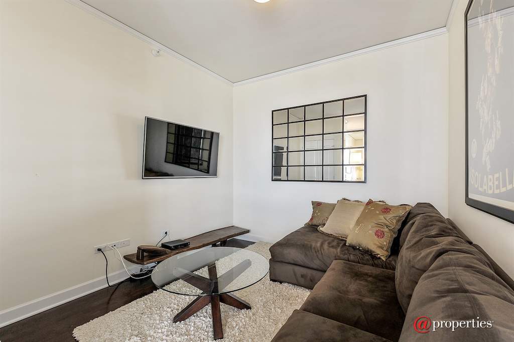 225 N Columbus Drive #6803 Chicago, Illinois 60601 - Den