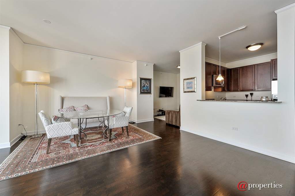 225 N Columbus Drive #6803 Chicago, Illinois 60601 - Kitchen / Dining Room