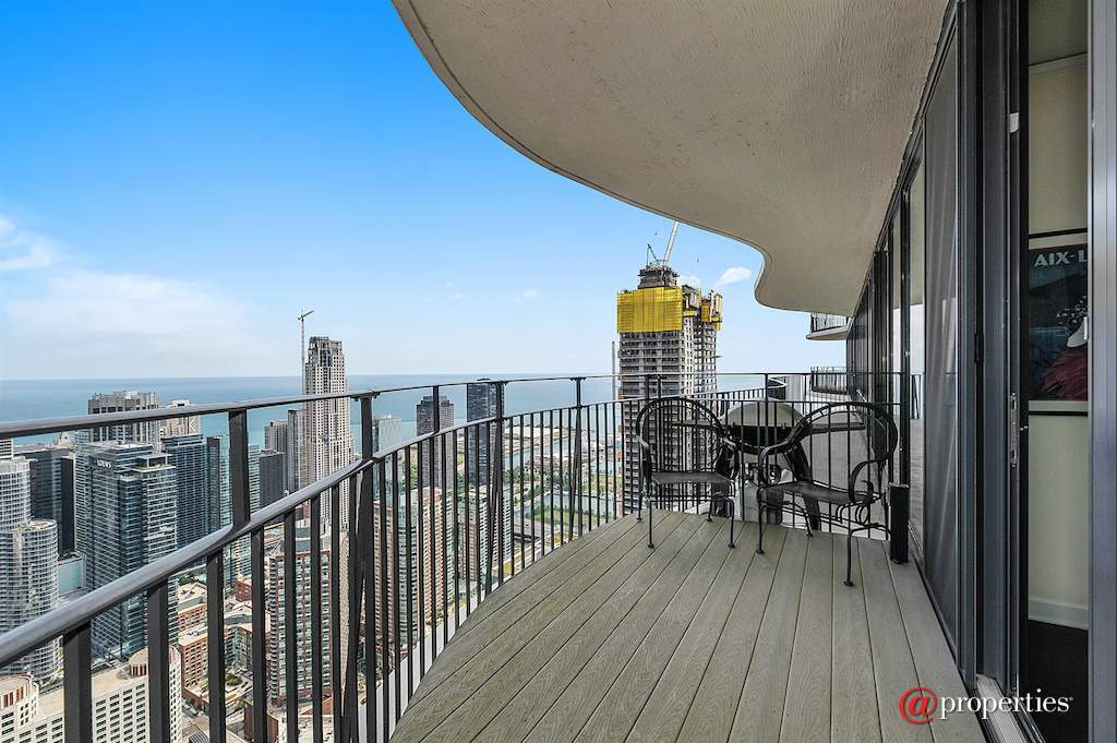 225 N Columbus Drive #6803 Chicago, Illinois 60601 - Balcony