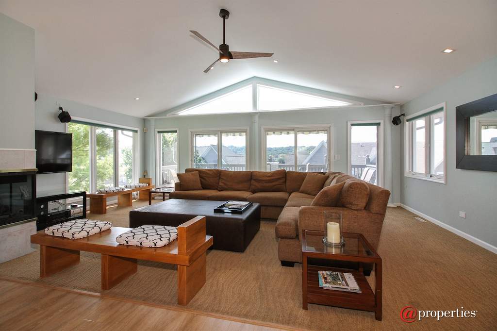 223 High St Fontana, Wisconsin 53125 - Living Room