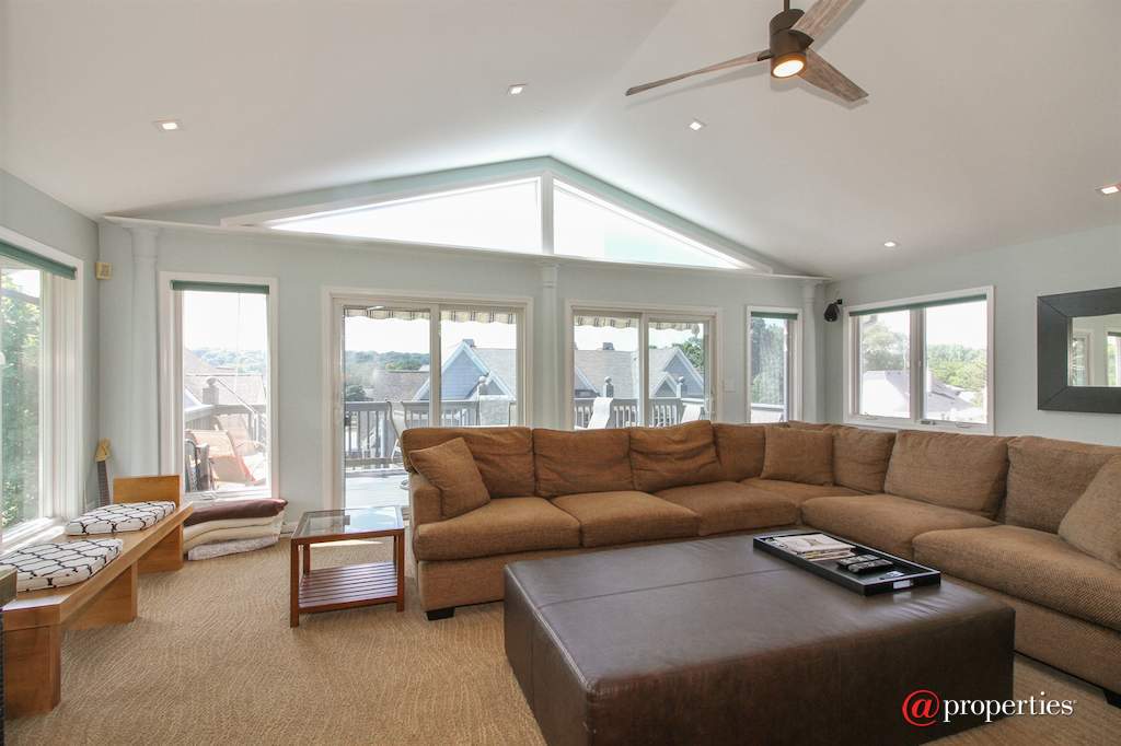 223 High St Fontana, Wisconsin 53125 - Living Room