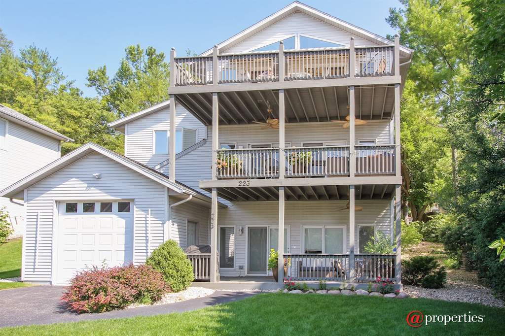 223 High St Fontana, Wisconsin 53125 - Front View