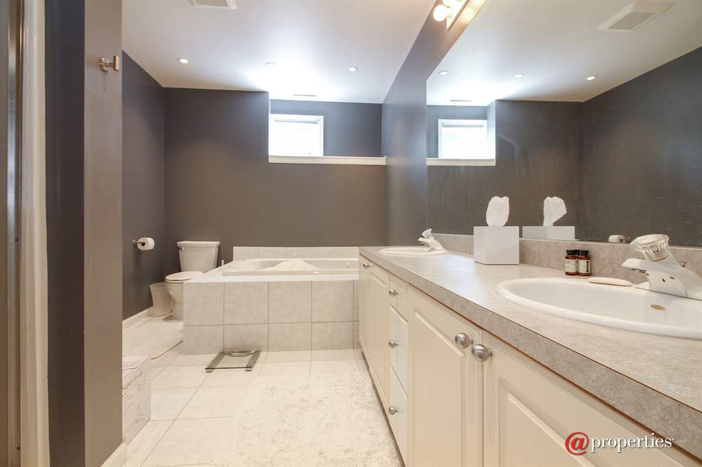 223 High St Fontana, Wisconsin 53125 - Bathroom