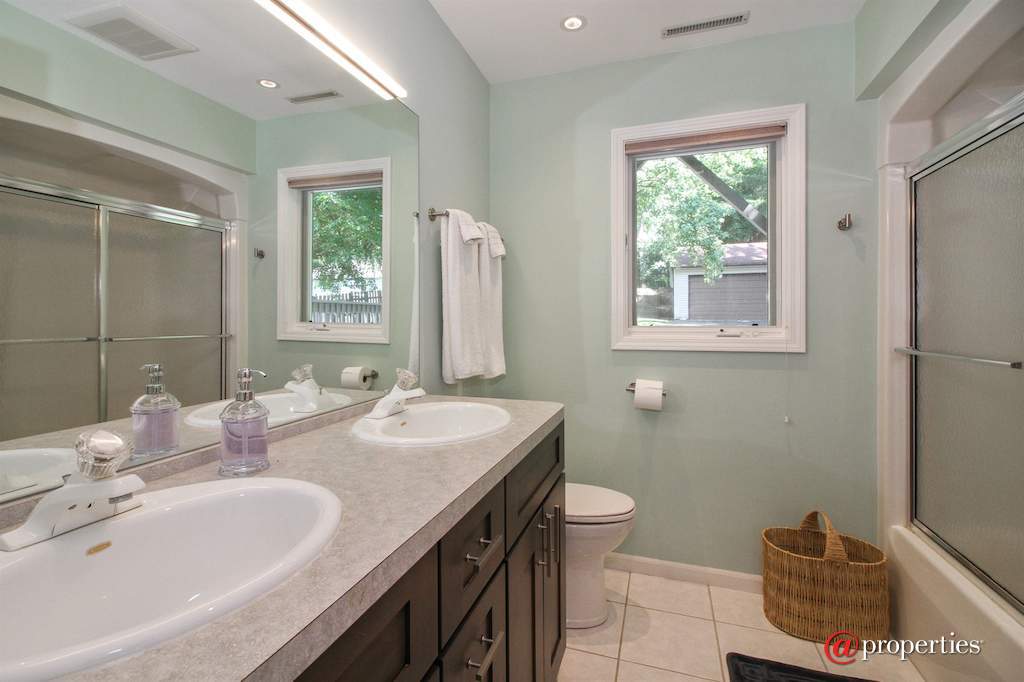 223 High St Fontana, Wisconsin 53125 - 2nd Bathroom