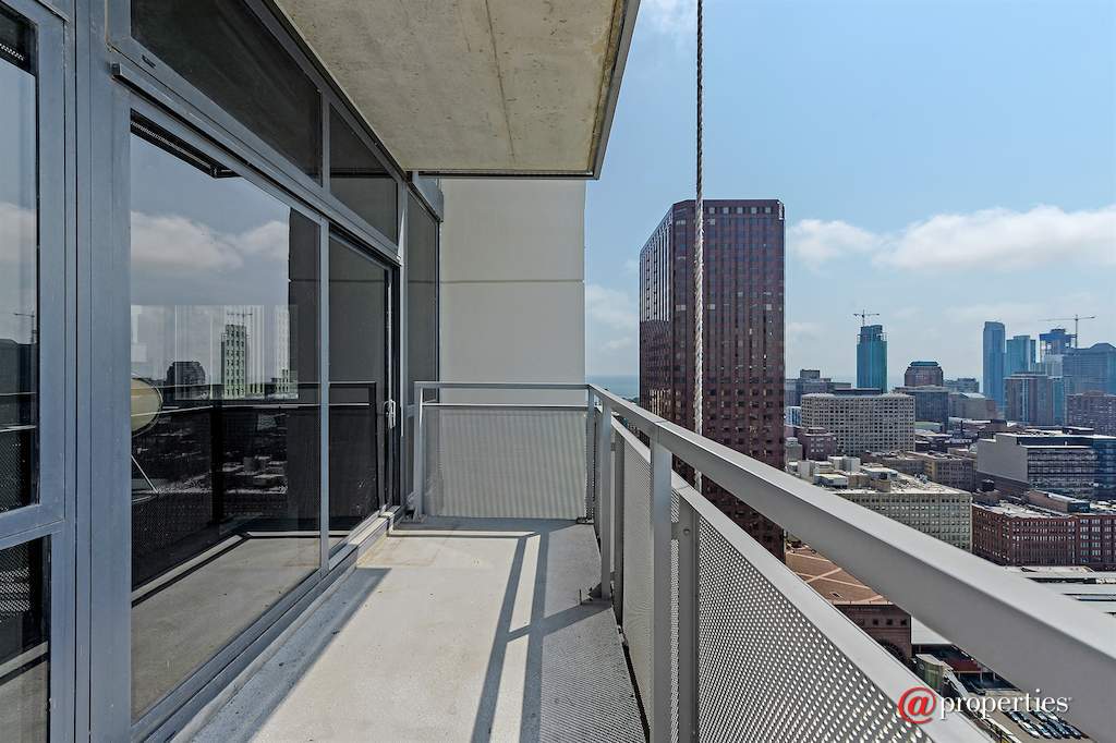 235 W Van Buren Street #3403 Chicago, Illinois 60607 - Balcony