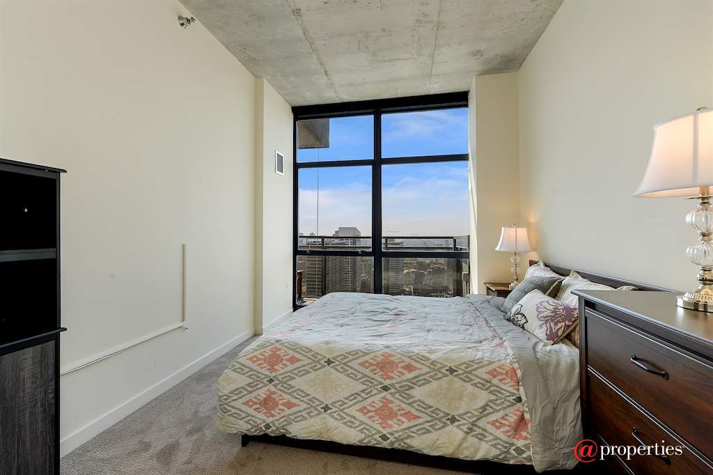 235 W Van Buren Street #3403 Chicago, Illinois 60607 - Master Bedroom