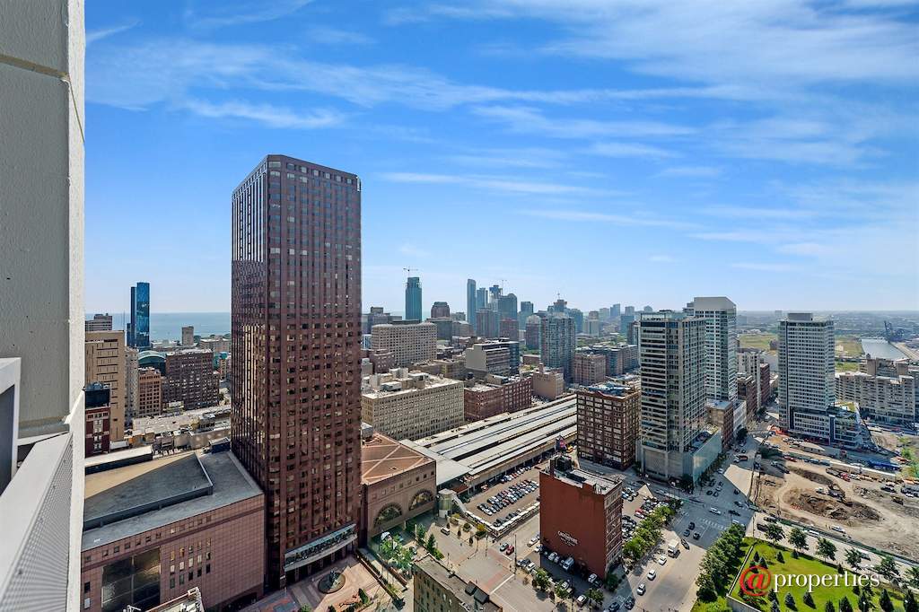 235 W Van Buren Street #3403 Chicago, Illinois 60607 - View