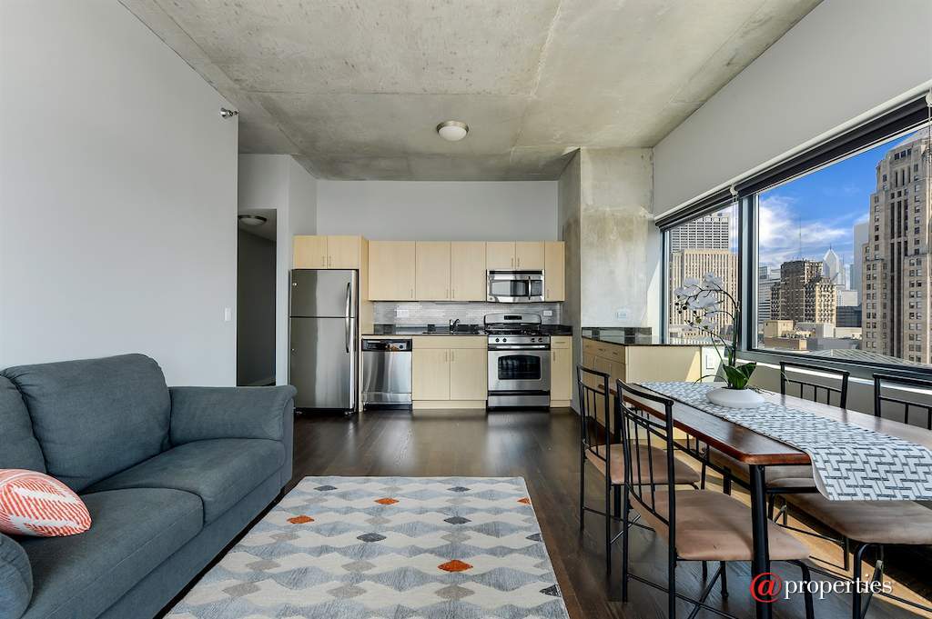 235 W Van Buren Street #3403 Chicago, Illinois 60607 - Living Room