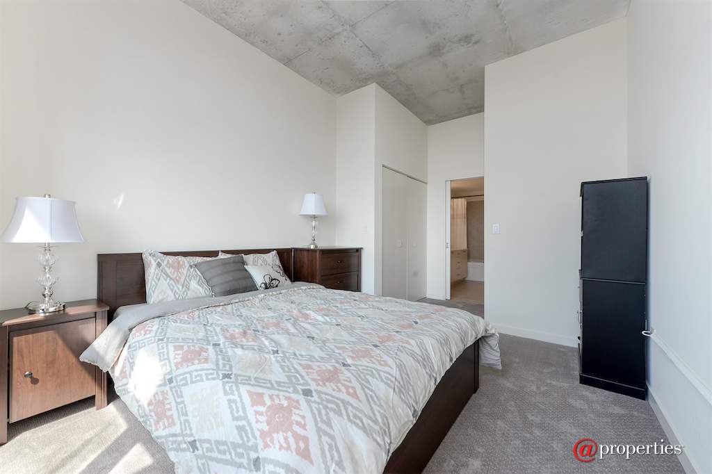 235 W Van Buren Street #3403 Chicago, Illinois 60607 - Master Bedroom