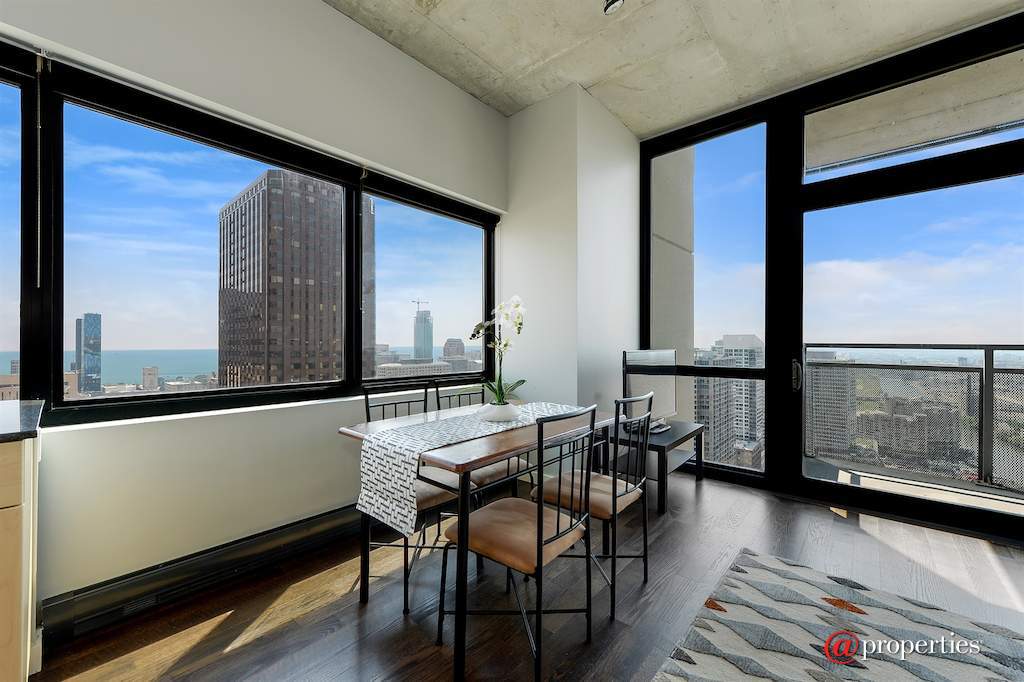 235 W Van Buren Street #3403 Chicago, Illinois 60607 - Dining Room