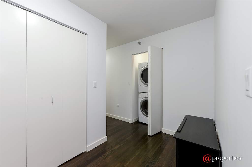 235 W Van Buren Street #3403 Chicago, Illinois 60607 - Foyer