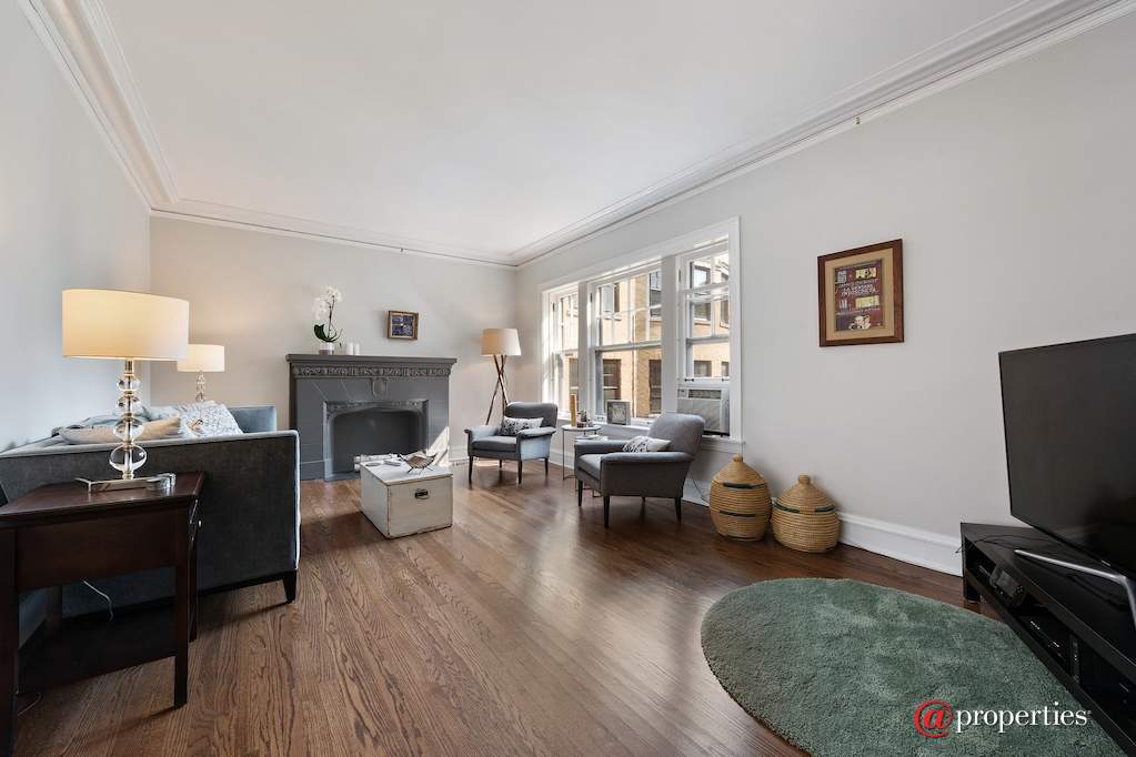 828 Michigan Avenue #D2 Evanston, Illinois 60202 - Living Room