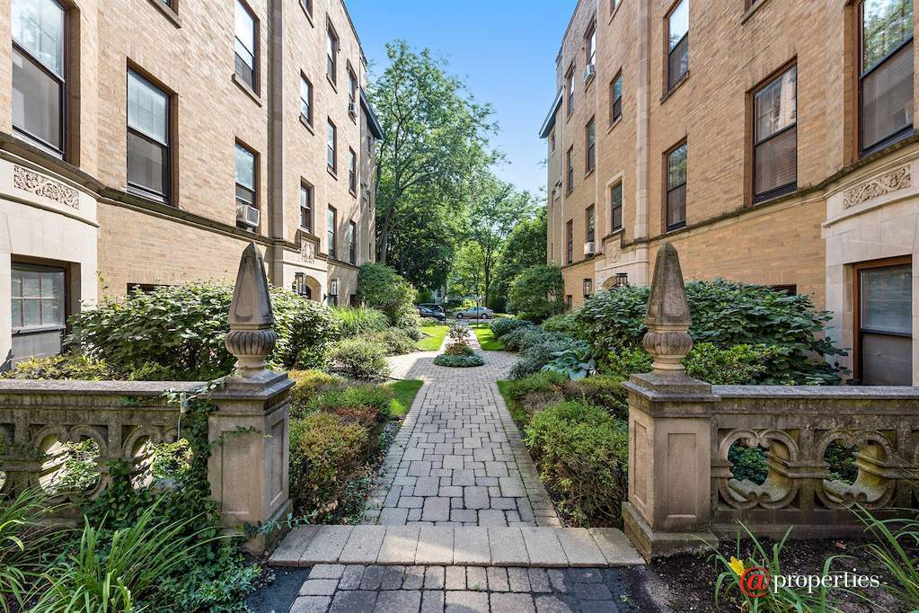 828 Michigan Avenue #D2 Evanston, Illinois 60202 - Courtyard