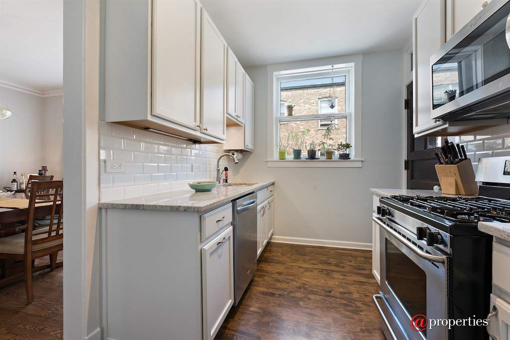 828 Michigan Avenue #D2 Evanston, Illinois 60202 - Kitchen
