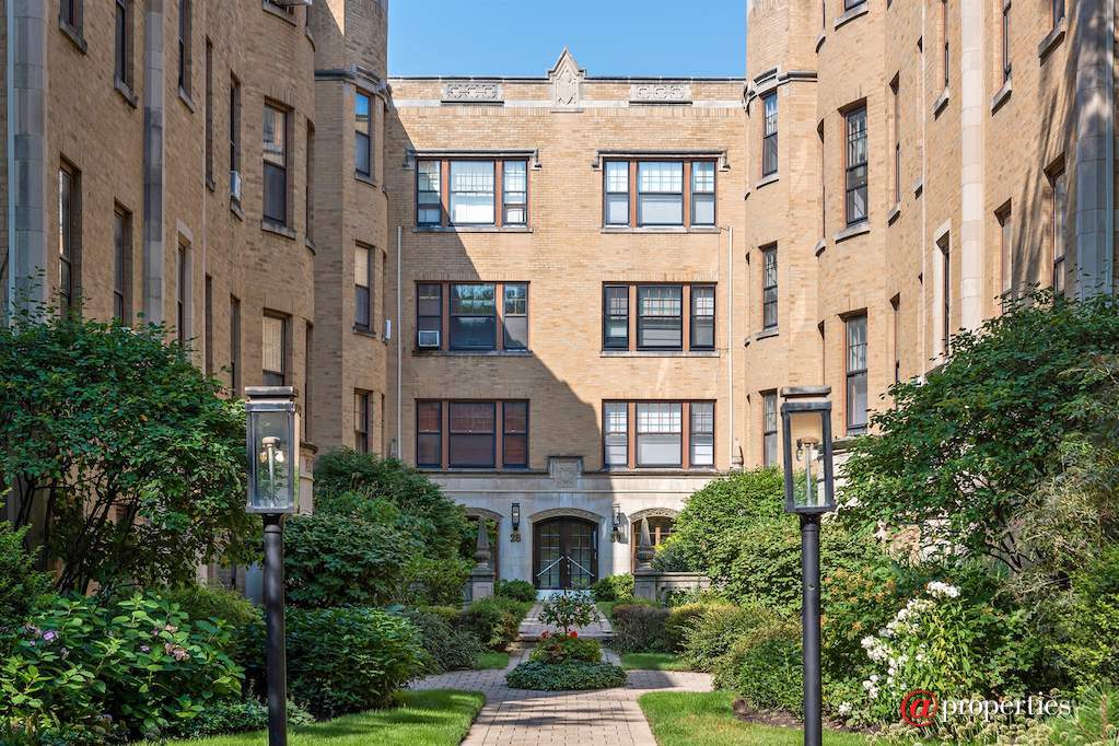 828 Michigan Avenue #D2 Evanston, Illinois 60202 - Front View