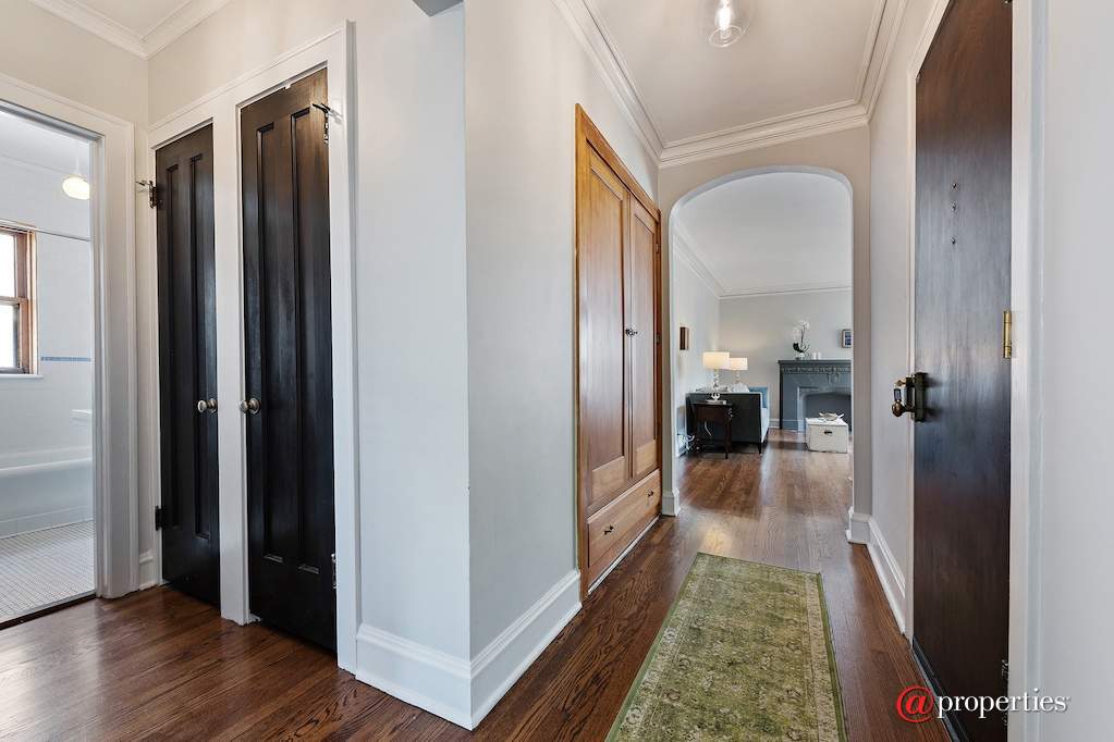 828 Michigan Avenue #D2 Evanston, Illinois 60202 - Entryway