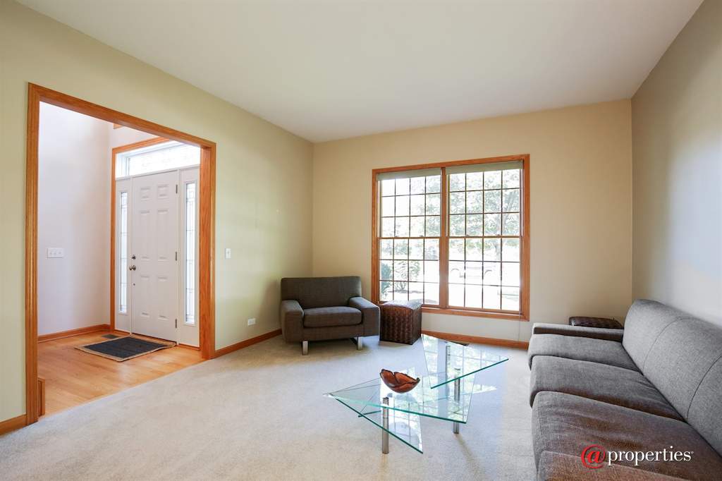 1931 Tunbridge Court Algonquin, Illinois 60102 - Living Room