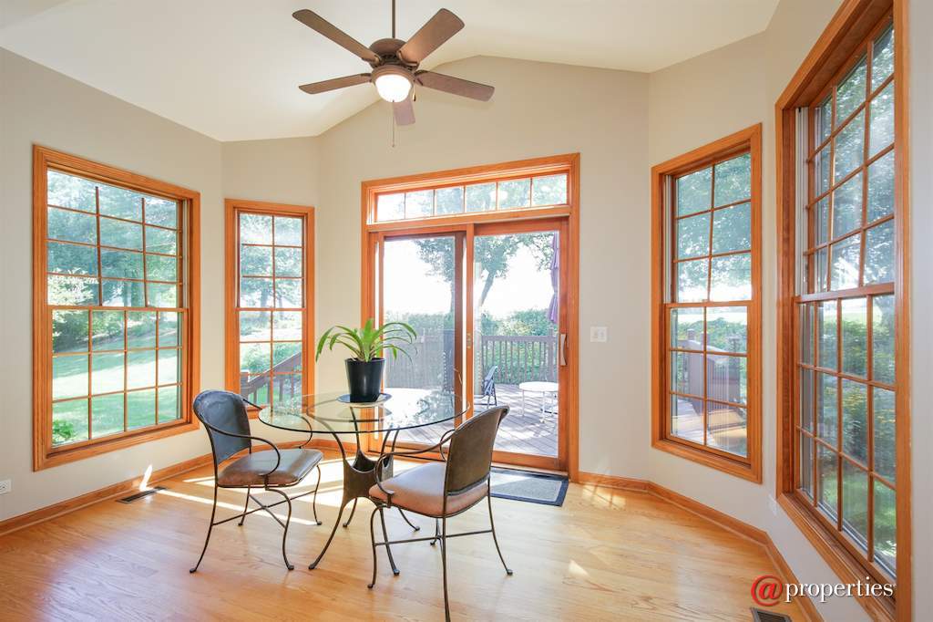1931 Tunbridge Court Algonquin, Illinois 60102 - Kitchen / Breakfast Room