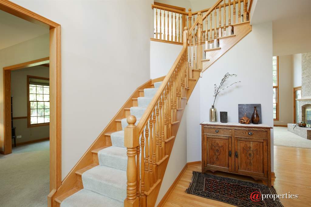 1931 Tunbridge Court Algonquin, Illinois 60102 - Foyer