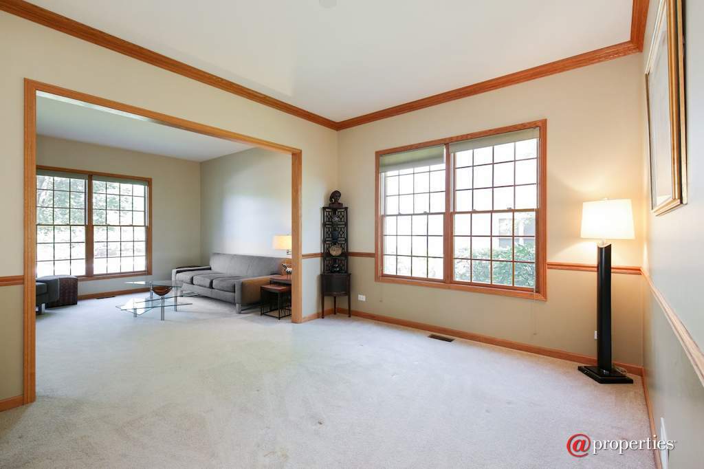 1931 Tunbridge Court Algonquin, Illinois 60102 - Dining Room