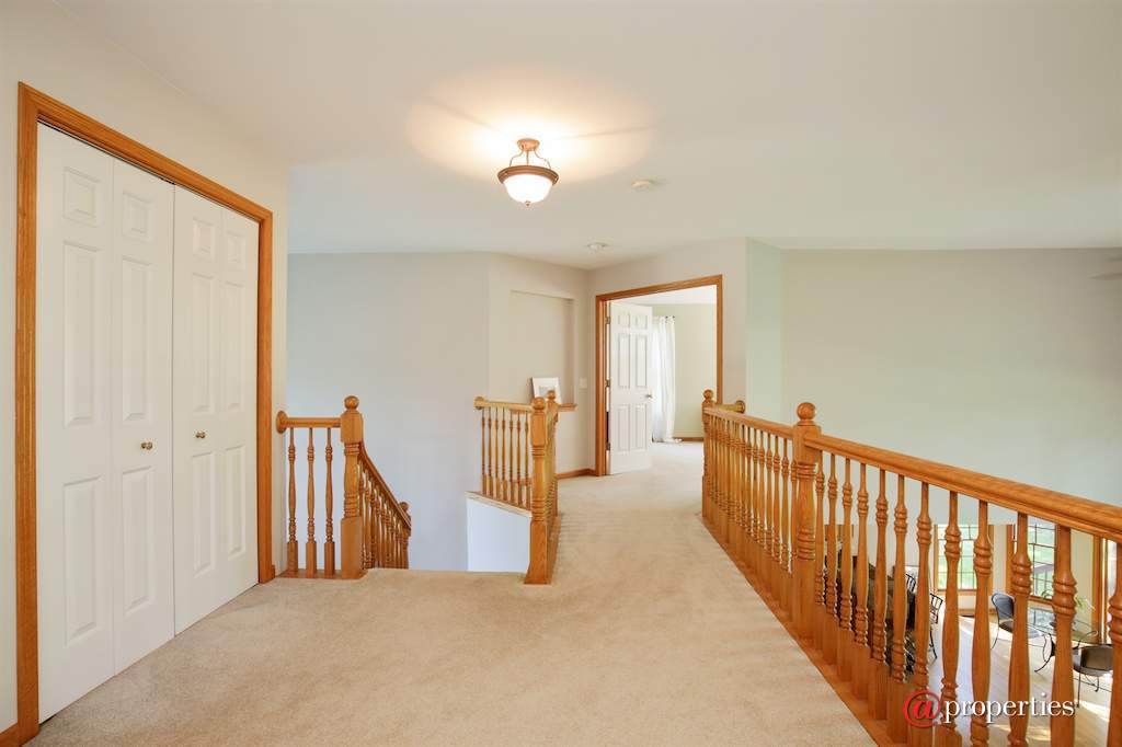 1931 Tunbridge Court Algonquin, Illinois 60102 - Hallway