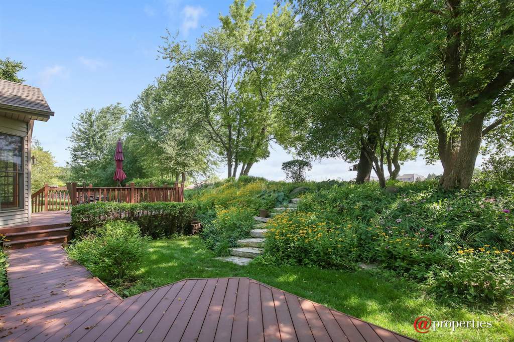 1931 Tunbridge Court Algonquin, Illinois 60102 - Deck