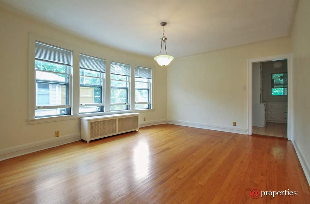 1020 Hull Terrace #2 Evanston, Illinois 60202 - Dining Room