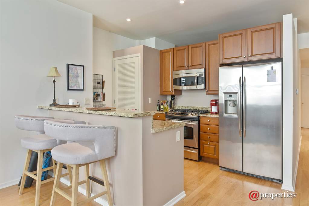 310 S Michigan Avenue #1412 Chicago, Illinois 60604 - Kitchen