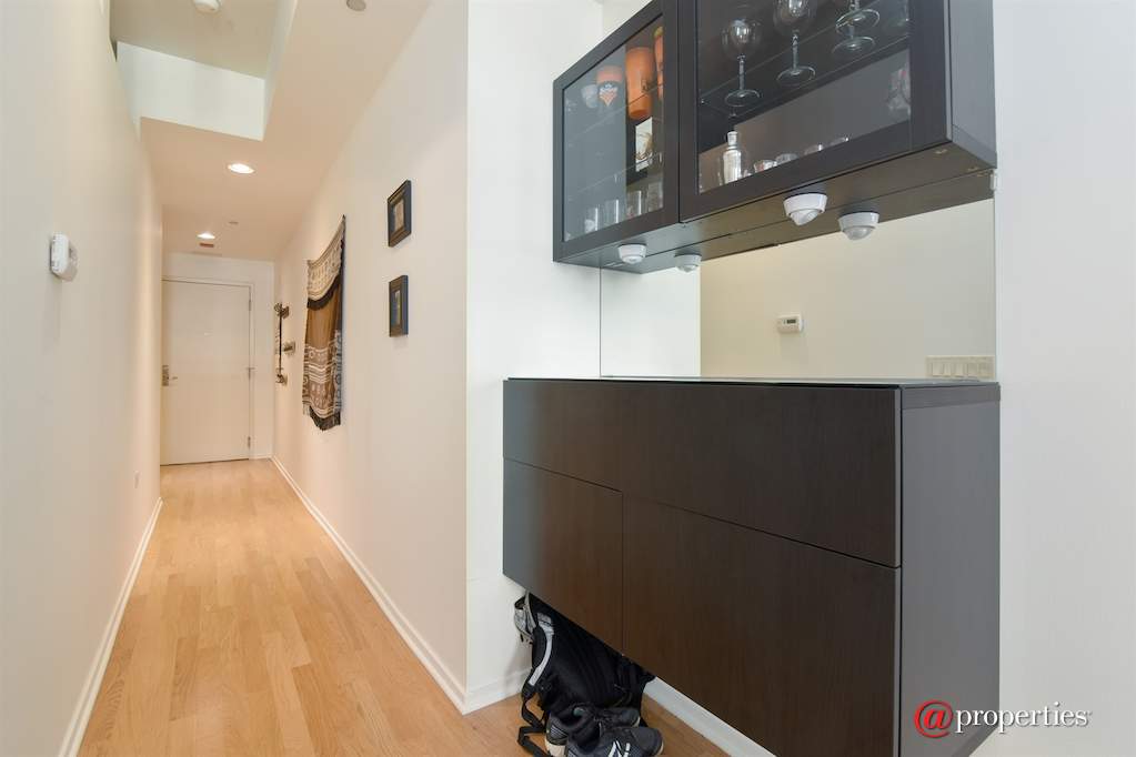 310 S Michigan Avenue #1412 Chicago, Illinois 60604 - Hallway