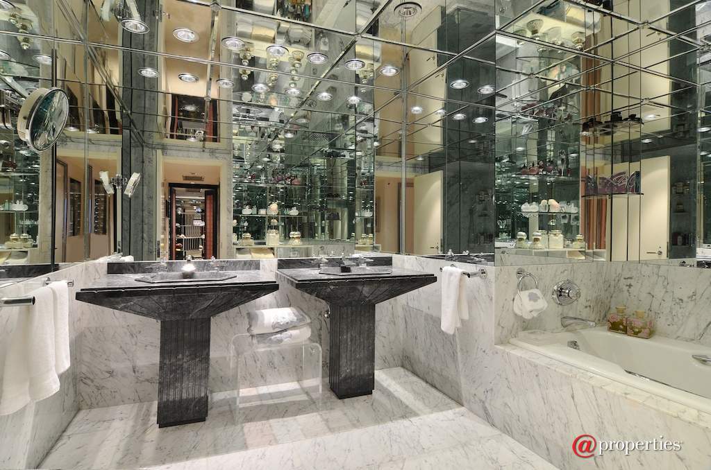 132 E Delaware Place #5801 Chicago, Illinois 60611 - Master Bathroom
