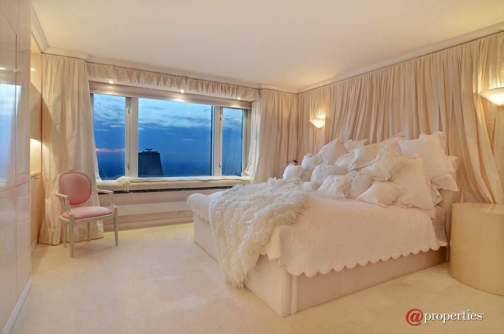 132 E Delaware Place #5801 Chicago, Illinois 60611 - Master Bedroom