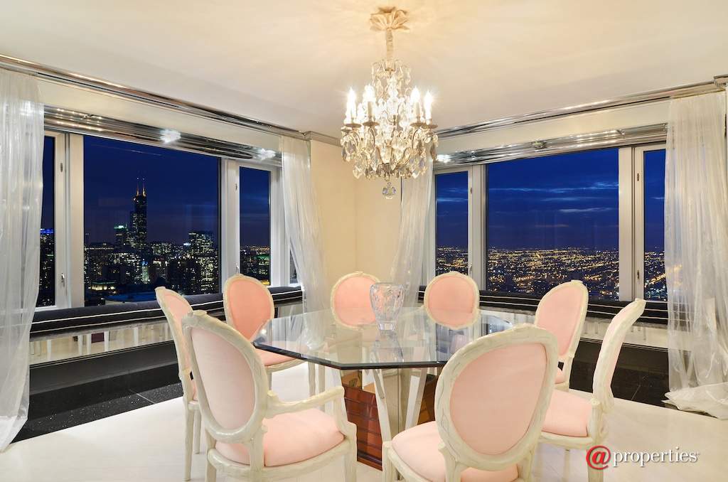 132 E Delaware Place #5801 Chicago, Illinois 60611 - Dining Room