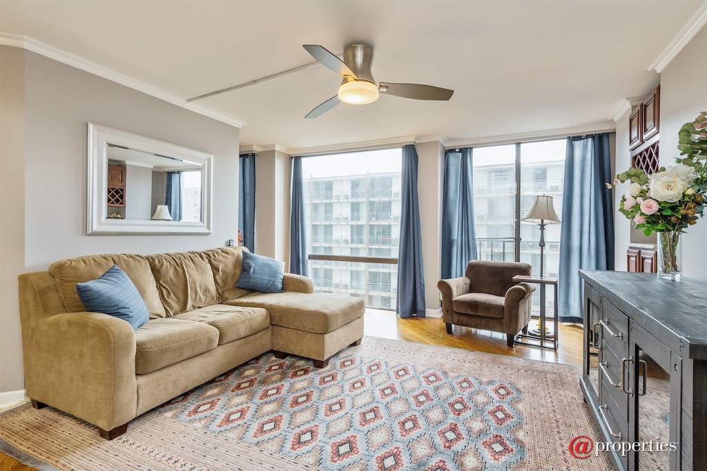 345 W Fullerton Parkway #608 Chicago, Illinois 60614 - Living Room