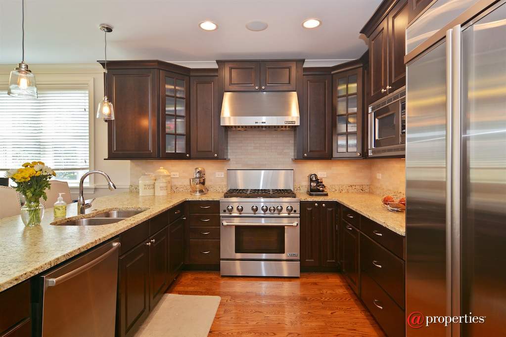 2848 N Sheffield Avenue #3S Chicago, Illinois 60657 - Kitchen