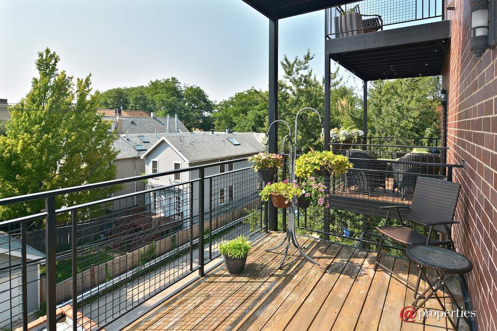 2848 N Sheffield Avenue #3S Chicago, Illinois 60657 - Deck