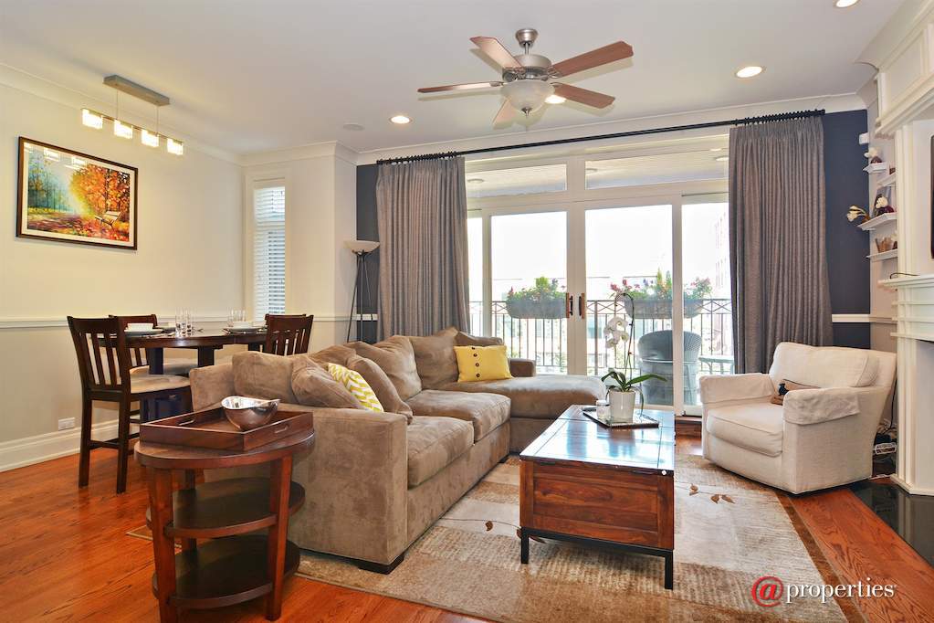 2848 N Sheffield Avenue #3S Chicago, Illinois 60657 - Living Room / Dining Room