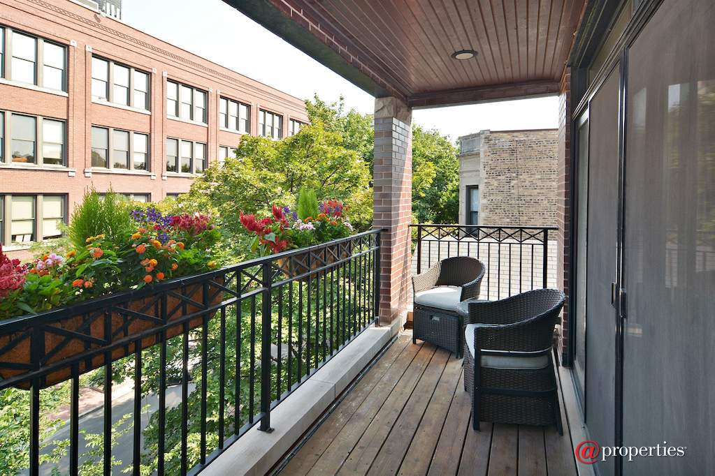 2848 N Sheffield Avenue #3S Chicago, Illinois 60657 - Balcony
