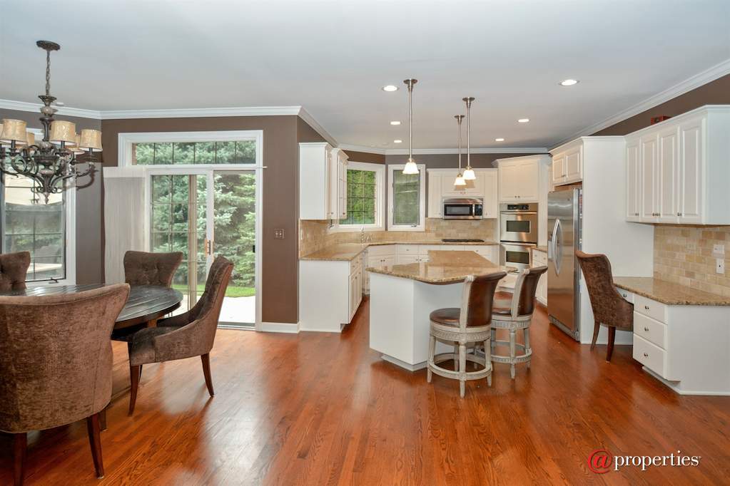233 Sawgrass Drive Palos Heights, Illinois 60463 - Kitchen
