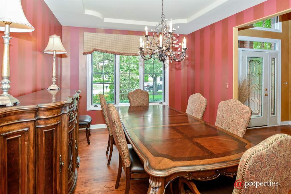 233 Sawgrass Drive Palos Heights, Illinois 60463 - Dining Room