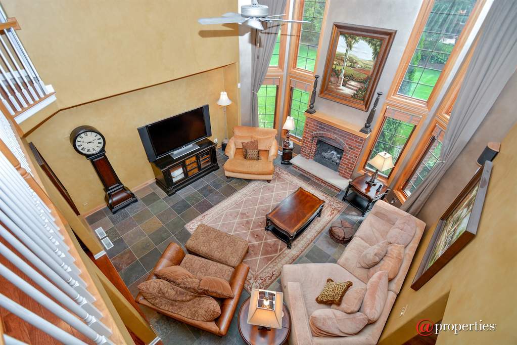 233 Sawgrass Drive Palos Heights, Illinois 60463 - Family Room